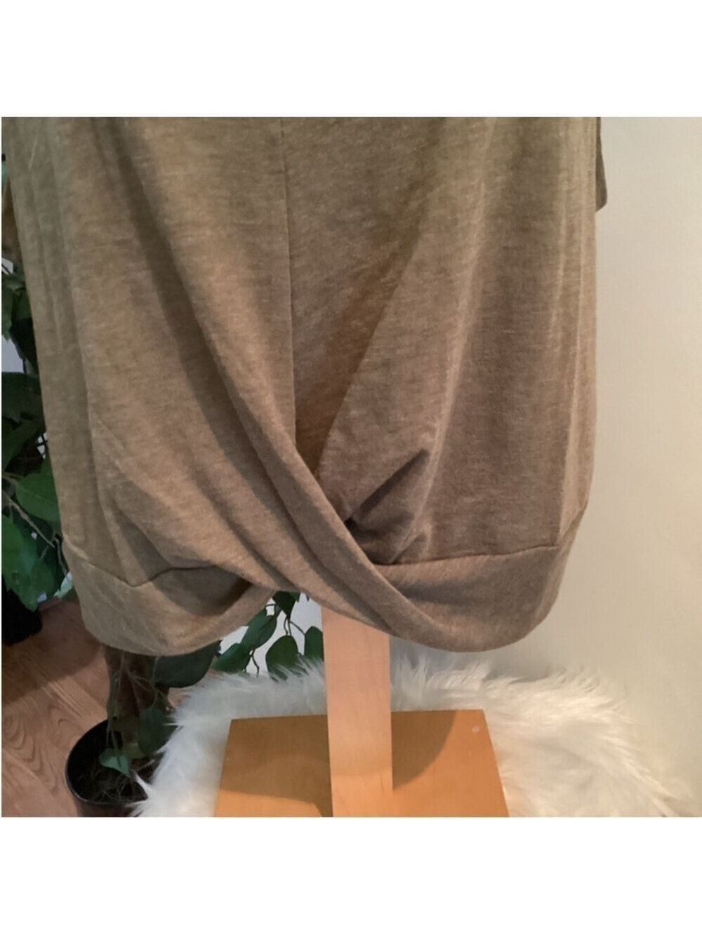 SO cropped twist front muscle style tank top Woman’s size 2X olive - Picture 9 of 11